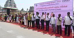 நூறு சதவீத வாக்குப்பதிவை வலியுறுத்தி மனிதச்சங்கிலி