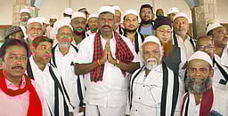 பவானியில் இஸ்லாமியா்களிடையே
திமுக வேட்பாளா் வாக்கு சேகரிப்பு