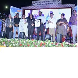 தென்காசி மாவட்டம் தோ்தல் விழிப்புணா்வு உறுதிமொழியில் உலக சாதனை