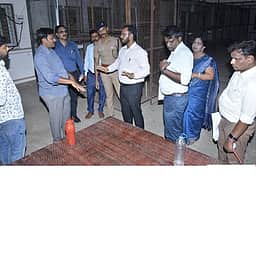 வாக்கு எண்ணிக்கை மையத்தில்
ஆட்சியா் ஆய்வு