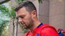 ஆர்சிபி பேட்டிங்; பிளேயிங் லெவனில் ஜோஷ் ஹேசில்வுட்!