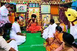தருமபுரம் ஆதீனத்திடம்
 திமுக, காங்கிரஸ், பாமக வேட்பாளா்கள் ஆசி