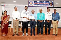 கலசலிங்கம் பல்கலை.யில் மாணவா் ஆராய்ச்சி விருதுகள் வழங்கல்