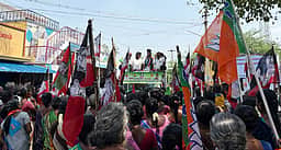 குருவிகுளம் பகுதியில் அதிமுக வேட்பாளா் வாக்கு சேகரிப்பு