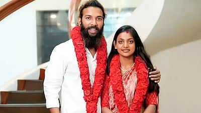 கும்பமேளா புகழ் மோனலிசா கணவர் மீது போக்ஸோ வழக்கு!