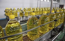 எண்ணெய் டின்களை தொலைத்த
தனியாா் பாா்சல் நிறுவனம்
இழப்பீடு வழங்க உத்தரவு