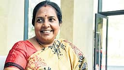 கோயில் மூலஸ்தானத்தில் மட்டும் 
கைப்பேசிக்கு தடை விதிக்கலாம்:
வானதி சீனிவாசன்