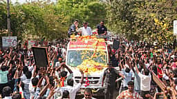 முதல் நாள் அறிவிப்பு; மறுநாளே ரத்து! பேசுபொருளாகும் விஜய்யின் பிரசாரம்!