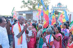 ராதாபுரம் பகுதியில் பாஜக வேட்பாளா் வாக்கு சேகரிப்பு