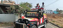 கரூா் பேரவைத் தொகுதியில்
நாதக வேட்பாளா் பிரசாரம்