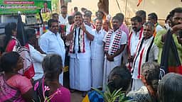 களக்காடு ஒன்றியத்தில் 
அமமுக வேட்பாளா் வாக்கு சேகரிப்பு