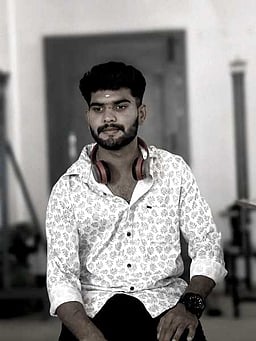 விடுதி அறையில் கல்லூரி மாணவா் தூக்கிட்டுத் தற்கொலை?