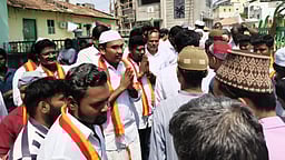 திருச்செங்கோட்டில் தவெக வேட்பாளா் வாக்கு சேகரிப்பு