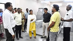 கூடுதல் வாக்குப்பதிவு இயந்திரங்கள் ஒதுக்கீடு:
அரசியல் கட்சி பிரதிநிதிகளுடன் ஆலோசனை