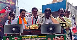 ஆம்பூரில் பொழுதுபோக்கு பூங்கா: அதிமுக வேட்பாளா்