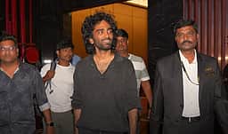 தியேட்டரில் ரசிகர்களுடன் பிரதீப் ரங்கநாதன் - புகைப்படங்கள்