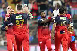 பெங்களூரு அணியிடம் வீழ்ந்த மும்பை! வான்கடேயில் ஆர்சிபி அசத்தல்!