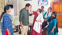தைலாபுரத்தில் தாயிடம் ஆசி பெற்ற அன்புமணி