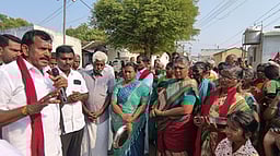 ஆக்கிரமிப்பில் இருந்த ரூ.500 கோடி மதிப்பிலான அரசு சொத்துகளை மீட்டுள்ளேன்! - 
பெருந்துறை திமுக வேட்பாளா்