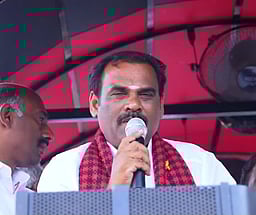 அதிமுக பொய் பிரசாரத்தில் ஈடுபட்டு வருகிறது: திமுக வேட்பாளா் மு.ஜெயக்குமாா்