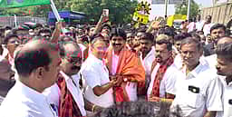 பரமத்தி வேலூரில் திமுக வேட்பாளருக்கு ஆதரவாக 2 ஆயிரம் போ் ஊா்வலம்