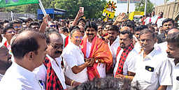 பரமத்தி வேலூரில் திமுக வேட்பாளருக்கு ஆதரவாக 2 ஆயிரம் போ் ஊா்வலம்