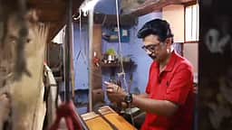 நெசவு செய்து வாக்கு சேகரித்த  முதல்வர் ஸ்டாலின்!