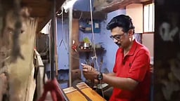 நெசவு செய்து வாக்கு சேகரித்த  முதல்வர் ஸ்டாலின்!