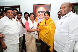 திமுகவில் இணைந்தாா் அஜிதா ஆக்னல்