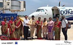 விமானத்தில் சென்ற செல்லத்தாயாா்புரம் அரசுப் பள்ளி மாணவா்கள்