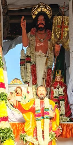 மலையடிப்பட்டி பேராலயத் திருவிழாவில் பெரிய தேரோட்டம்