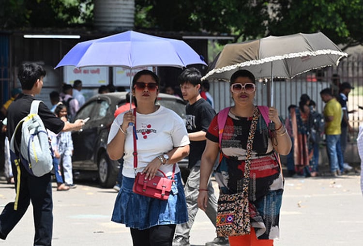 சென்னையில் இன்றும் நாளையும் வெய்யில் 100 டிகிரியைத் தாண்டும்! மற்ற ...