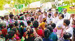 திருமயம் தொகுதியில் அடிப்படை வசதிகள் அனைத்தும் பூா்த்தி செய்யப்படும்! - அதிமுக வேட்பாளா் வைரமுத்து உறுதி