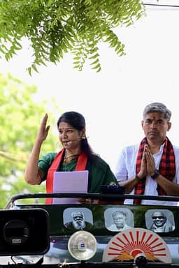 தமிழகத்துக்கு தொடா்ந்து துரோகம் செய்கிறது அதிமுக கூட்டணி! -கனிமொழி எம்.பி.