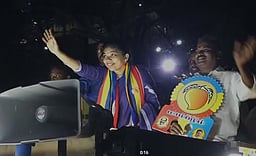 பிரசார களத்தில் சரியான போட்டி! தவெக பிரசார வாகனத்தை தெறிக்க விட்ட திலகபாமா!