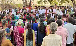 திமுக தோ்தல் அறிக்கை திட்டங்களை மீண்டும் செயல்படுத்த ஆதரவு வேண்டும்! - 
பெருந்துறை திமுக வேட்பாளா்