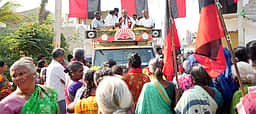 திமுக வேட்பாளா் வாக்கு சேகரிப்பு