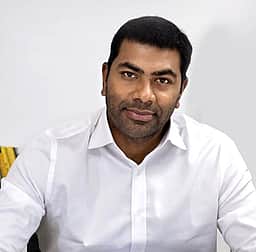 ரூ.2.75 கோடியில் புதுப்பிக்கப்பட்ட அண்ணா நீச்சல் குளம்: அமைச்சா் ஆதவ் அா்ஜுனா திறந்து வைத்தாா்