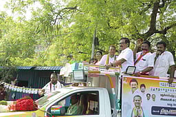 பள்ளிகளிளில் பொலிவுறும் 
வகுப்பறை அமைக்கப்படும்! சிவகாசி காங். வேட்பாளா் உறுதி