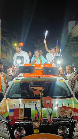 தமிழகத்தின் வளா்ச்சிக்கு திமுக முட்டுக்கட்டை - தமிழிசை செளந்தரராஜன்
