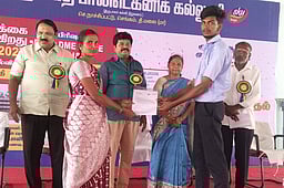 210 பாலிடெக்னிக் கல்லூரி மாணவா்களுக்கு பணி நியமன ஆணை