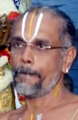 காஞ்சிபுரம் வரதராஜ பெருமாள் கோயில் ஸ்தானீகா் பணியிடை நீக்கம்