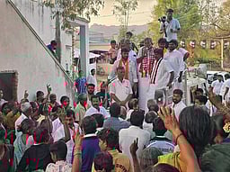 கெண்டேனஅள்ளியில் அதிமுக வேட்பாளா் கே.பி. அன்பழகன் எம்எல்ஏ வாக்கு சேகரிப்பு