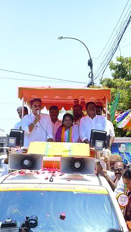 திமுகவால் நல்லாட்சி அளிக்க முடியாது - சரத்குமாா்