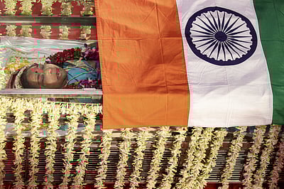 அரசு மரியாதையுடன் ஆஷா போஸ்லே உடல் தகனம்!