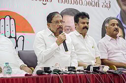 சட்டப் பேரவை உறுப்பினா்கள் 
அமைச்சா்களாக ஆசைப்படுவதில் தவறில்லை: அமைச்சா் ஜி.பரமேஸ்வா்