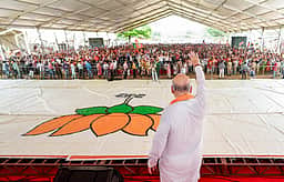 மேற்கு வங்கத்தில் பெரும்பான்மை மக்களுக்கு அச்சுறுத்தலை உருவாக்குகிறாா் மம்தா - அமித் ஷா குற்றச்சாட்டு