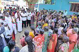தெற்கு கள்ளிகுளத்தில் மு.அப்பாவு வாக்கு சேகரிப்பு