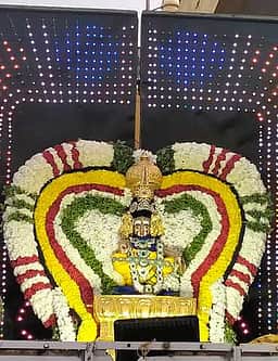 சிறப்பு அலங்காரத்தில்...