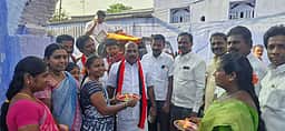கீழப்பாவூா் பகுதியில்
திமுக வேட்பாளா் வாக்கு சேகரிப்பு